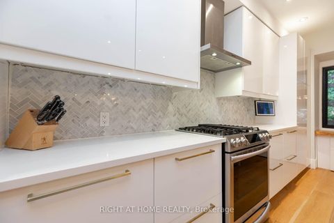 Photo 10 at 16 Pine Crescent, The Beaches, Toronto