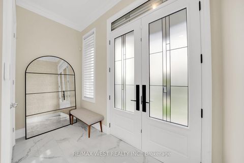 Photo 3 at 201 Bellefond Street, Kleinburg, Vaughan
