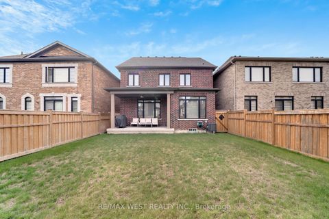 Photo 32 at 201 Bellefond Street, Kleinburg, Vaughan