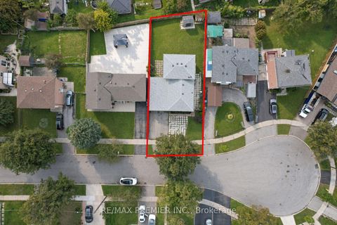Photo 3 at 7 Artech Court, Black Creek, Toronto
