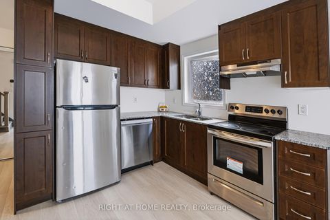 Photo 2 at 429 - 2789 Eglinton Avenue E, Eglinton East, Toronto