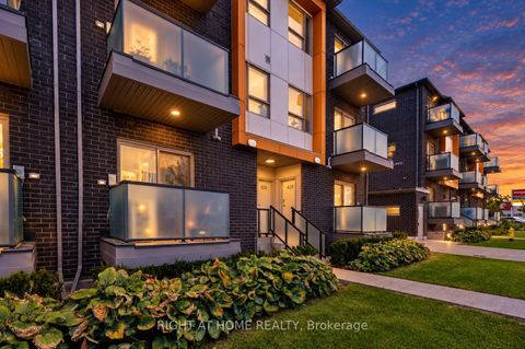 Photo 3 at 429 - 2789 Eglinton Avenue E, Eglinton East, Toronto