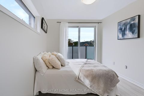 Photo 4 at 429 - 2789 Eglinton Avenue E, Eglinton East, Toronto