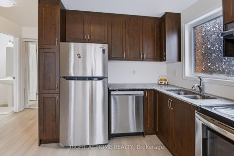 Photo 9 at 429 - 2789 Eglinton Avenue E, Eglinton East, Toronto