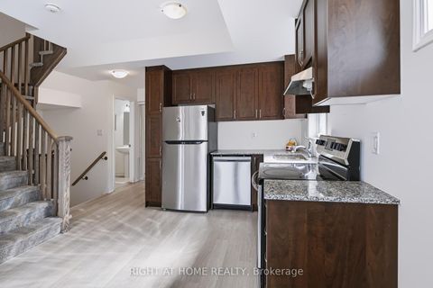 Photo 10 at 429 - 2789 Eglinton Avenue E, Eglinton East, Toronto