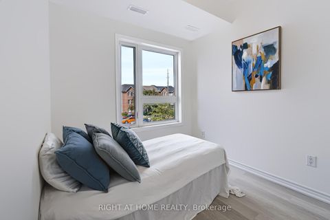 Photo 14 at 429 - 2789 Eglinton Avenue E, Eglinton East, Toronto