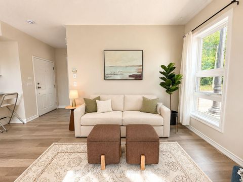 Photo 4 at 2 - 90 Caledonia Park Road, Davenport, Toronto