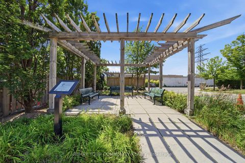 Photo 6 at 2 - 90 Caledonia Park Road, Davenport, Toronto