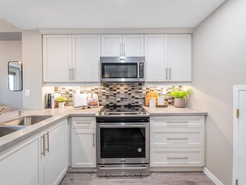 Photo 2 at 306 - 9 Greenbriar Road, Bayview Village, Toronto