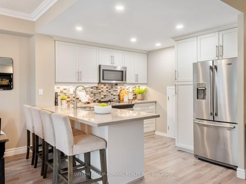 Photo 4 at 306 - 9 Greenbriar Road, Bayview Village, Toronto