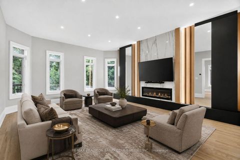 Photo 14 at 63 Gordon Road, Windfields, Toronto