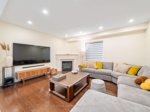 Photo 10 at 40 Trudeau Drive, Vellore Village, Vaughan