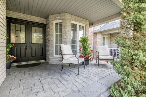 Photo 2 at 160 Golden Gate Circle, Sonoma Heights, Vaughan