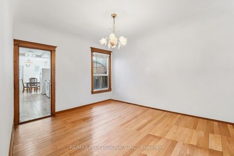 Photo 13 at 227 Montrose Avenue, Little Italy, Toronto
