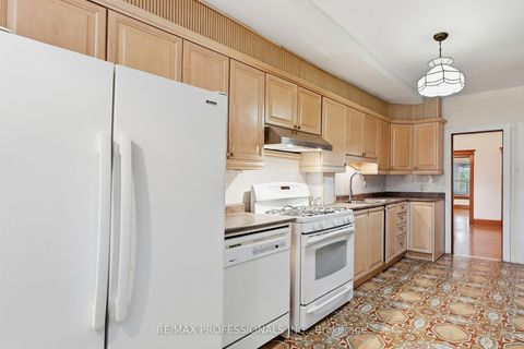Photo 15 at 227 Montrose Avenue, Little Italy, Toronto