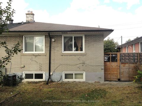 Photo 2 at 23 Chalkfarm Dr Drive, CFB, Toronto