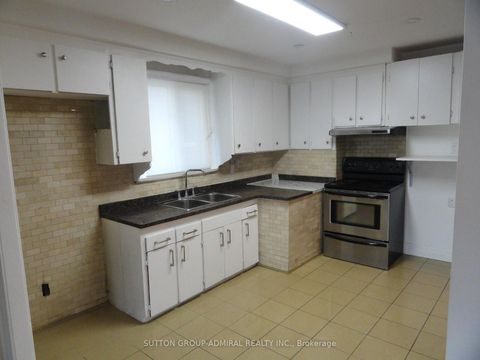 Photo 4 at 23 Chalkfarm Dr Drive, CFB, Toronto