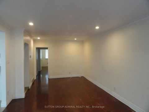 Photo 5 at 23 Chalkfarm Dr Drive, CFB, Toronto