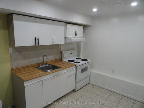 Photo 9 at 23 Chalkfarm Dr Drive, CFB, Toronto