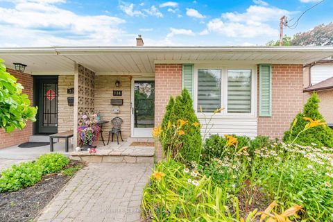 Photo 2 at 334 Woodsworth Road, Windfields, Toronto