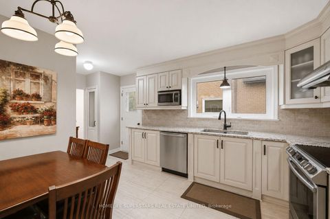 Photo 6 at 334 Woodsworth Road, Windfields, Toronto