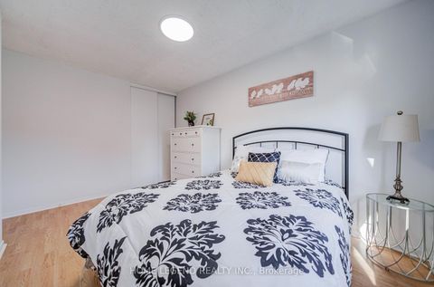 Photo 21 at 54 Crab Apple Way, Donalda, Toronto