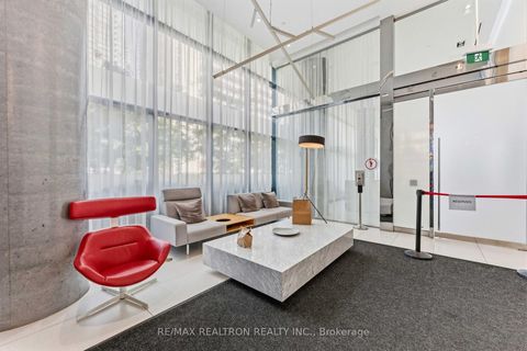 Photo 2 at 510 - 185 Roehampton Avenue, Mount Pleasant West, Toronto