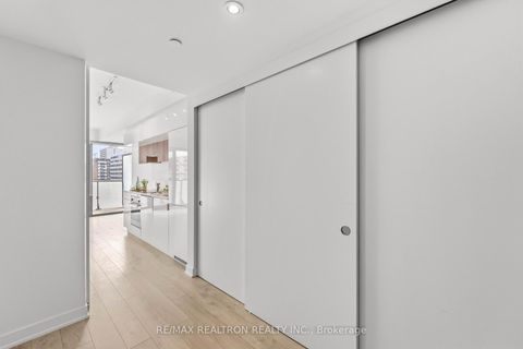 Photo 5 at 510 - 185 Roehampton Avenue, Mount Pleasant West, Toronto