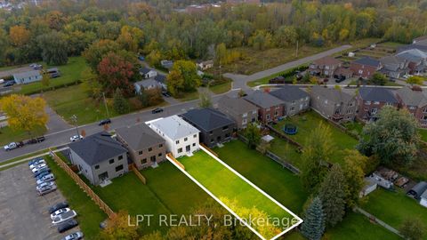 Photo 1 at 5 Richmond Park Drive, Keswick North, Georgina