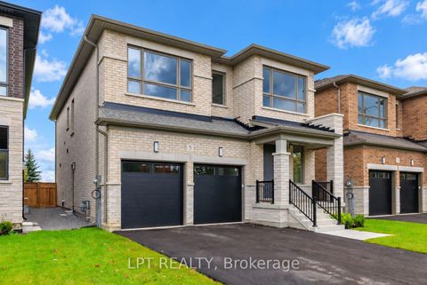 Photo 3 at 5 Richmond Park Drive, Keswick North, Georgina
