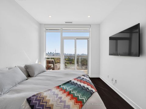 Photo 12 at 1707 - 501 St Clair Avenue W, Casa Loma, Toronto