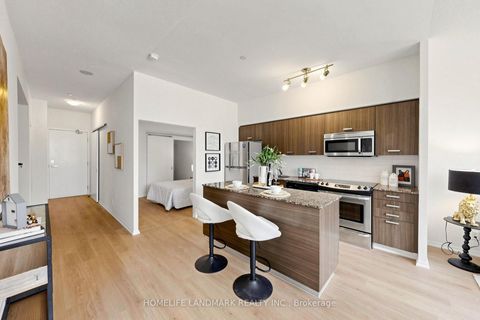 Photo 11 at 204 - 832 Bay Street, Bay Street Corridor, Toronto