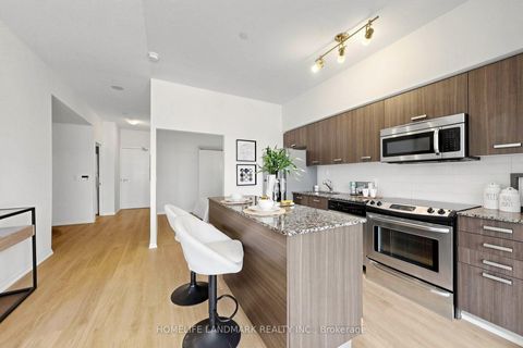 Photo 12 at 204 - 832 Bay Street, Bay Street Corridor, Toronto
