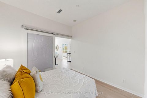 Photo 25 at 204 - 832 Bay Street, Bay Street Corridor, Toronto