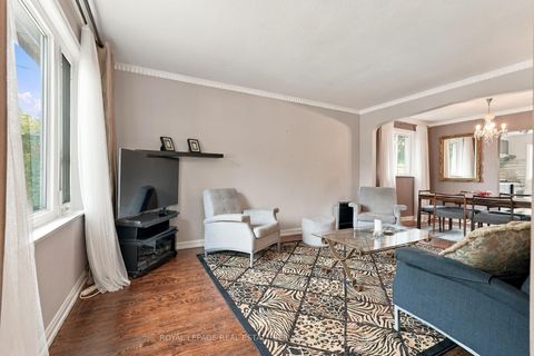 Photo 2 at 89 Yorkview Drive, Queensway, Toronto