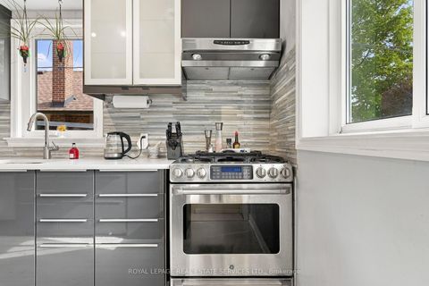 Photo 8 at 89 Yorkview Drive, Queensway, Toronto