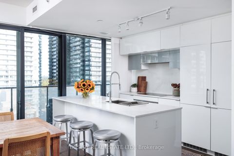 Photo 11 at 1702 - 185 Roehampton Avenue, Mount Pleasant West, Toronto