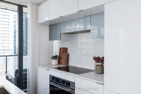 Photo 14 at 1702 - 185 Roehampton Avenue, Mount Pleasant West, Toronto