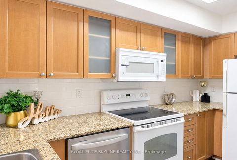 Photo 16 at 403 - 761 Bay Street, Bay Street Corridor, Toronto