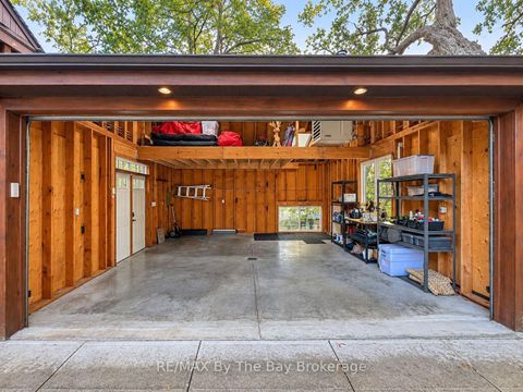 Photo 2 at 44 Rambert Crescent, Swansea, Toronto
