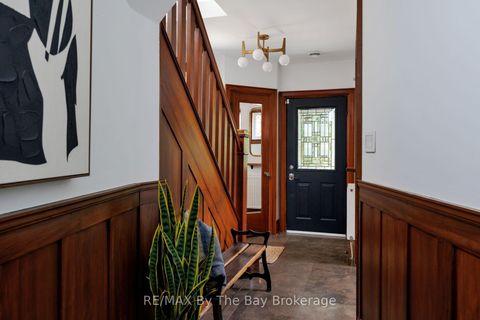 Photo 4 at 44 Rambert Crescent, Swansea, Toronto