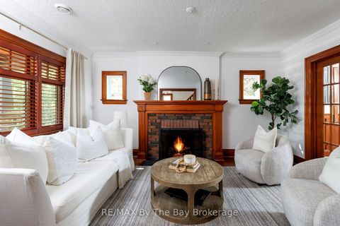 Photo 6 at 44 Rambert Crescent, Swansea, Toronto