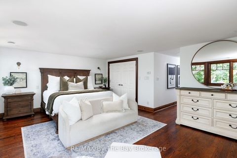 Photo 7 at 44 Rambert Crescent, Swansea, Toronto