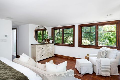 Photo 10 at 44 Rambert Crescent, Swansea, Toronto