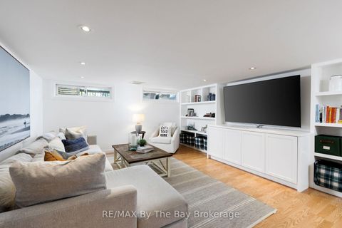 Photo 30 at 44 Rambert Crescent, Swansea, Toronto