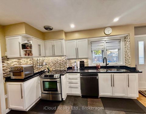 Photo 11 at 75 Walwyn Avenue, Pelmo Park W4, Toronto