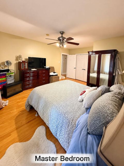 Photo 14 at 75 Walwyn Avenue, Pelmo Park W4, Toronto