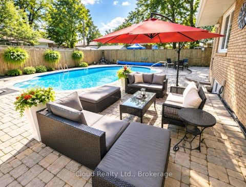 Photo 31 at 75 Walwyn Avenue, Pelmo Park W4, Toronto