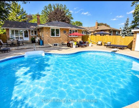 Photo 32 at 75 Walwyn Avenue, Pelmo Park W4, Toronto