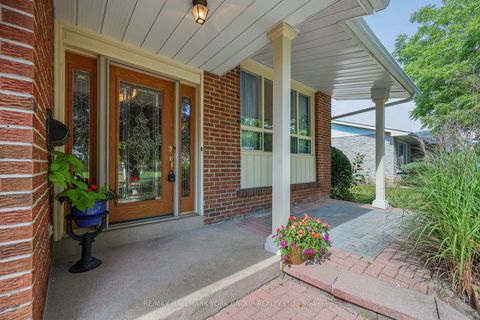Photo 4 at 80 Fairway Drive, Aurora Highlands, Aurora